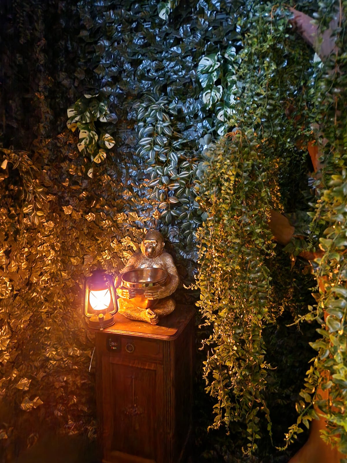 Kids together searching in rooms and accept challenges